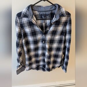 Tommy Hilfiger Navy & white 3/4 button down long sleeve plaid shirt. Size Small